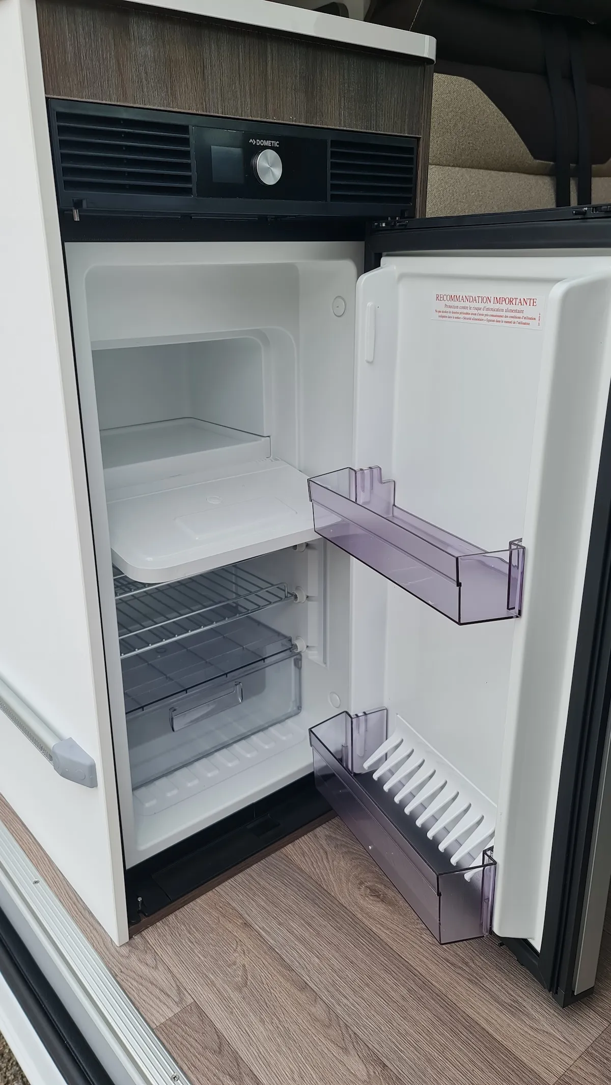 Nevera congelador amb compressor de la Benimar Benivan 120 ES