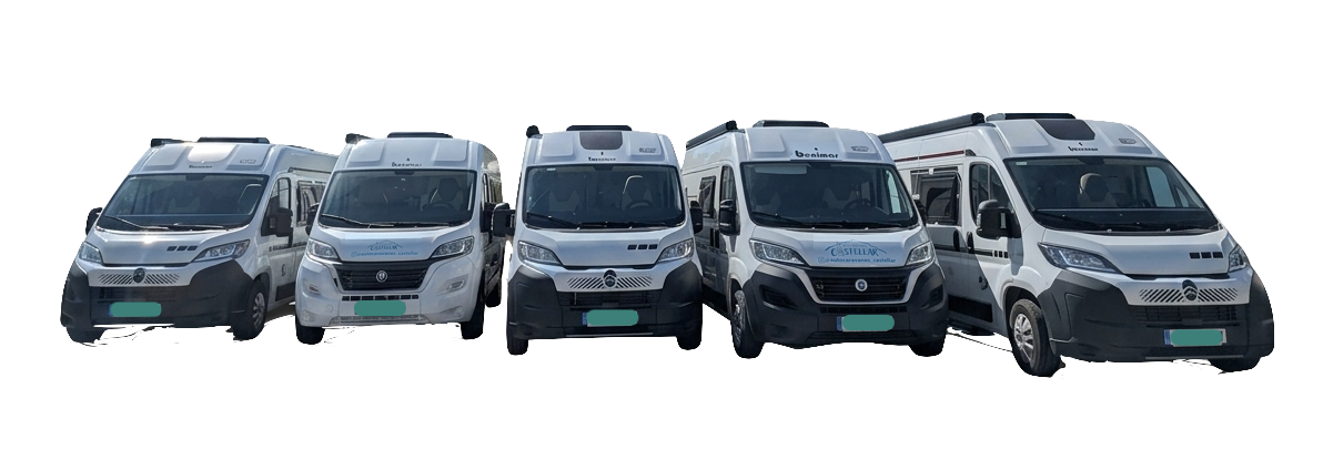 Les cinc campers Elnagh i Benimar d'Autocaravanes Castellar, aparcades en fila